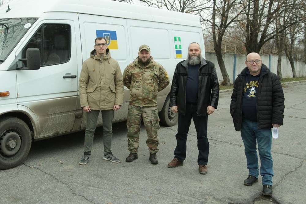 Військовим з Нікопольщини передали автівку від міста Бедворд - Євтушенко