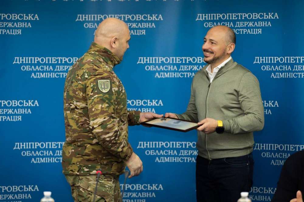 Відзнаки від Президента та ОВА отримали волонтери: серед нагороджених і волонтерка з Нікопольщини