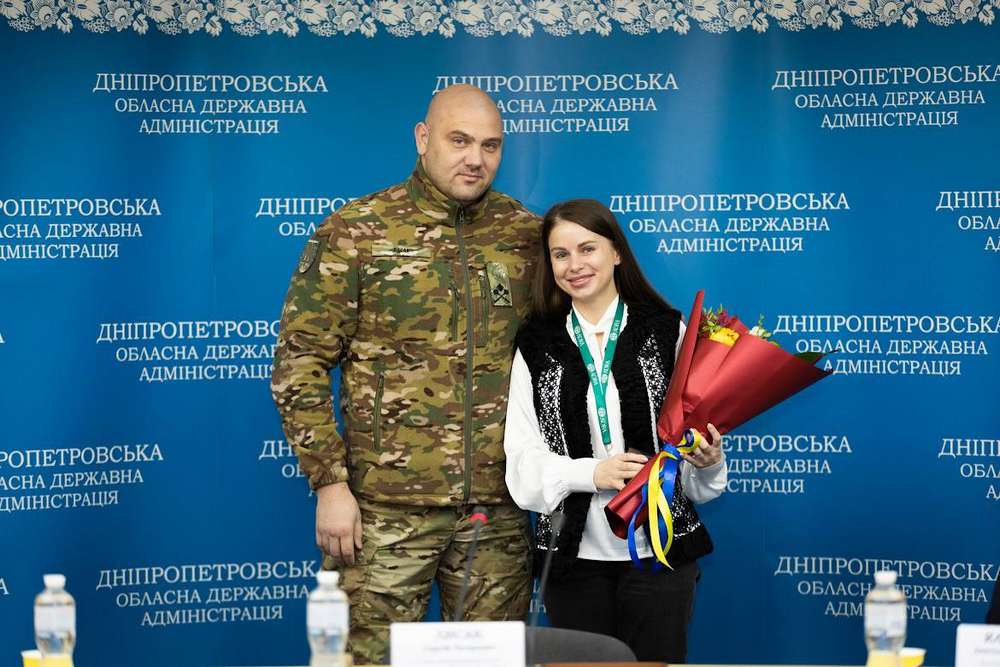 Відзнаки від Президента та ОВА отримали волонтери: серед нагороджених і волонтерка з Нікопольщини