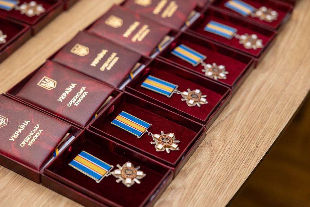 На Дніпропетровщині родинам загиблих нацгвардійців вручили нагороди (фото)