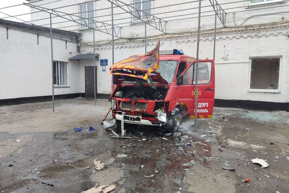 У Нікополі 23 січня БпЛА влучив у пожежну частину, загорілося авто