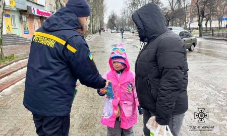 Дбайте про безпеку дітей! У Нікополі рятувальники провели бесіди з батьками