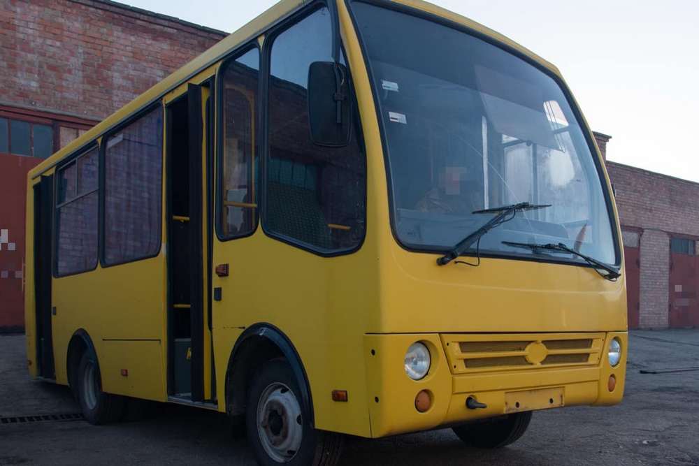 Нікополь передав черговий автобус для потреб ЗСУ