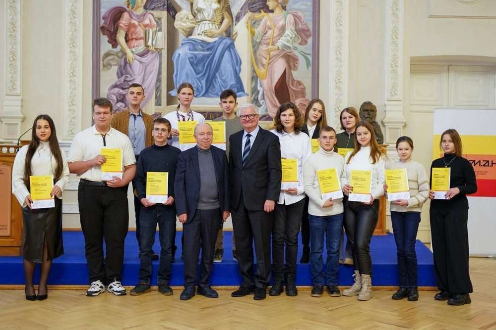 10 ліцеїстів та студентів Дніпропетровщини отримали