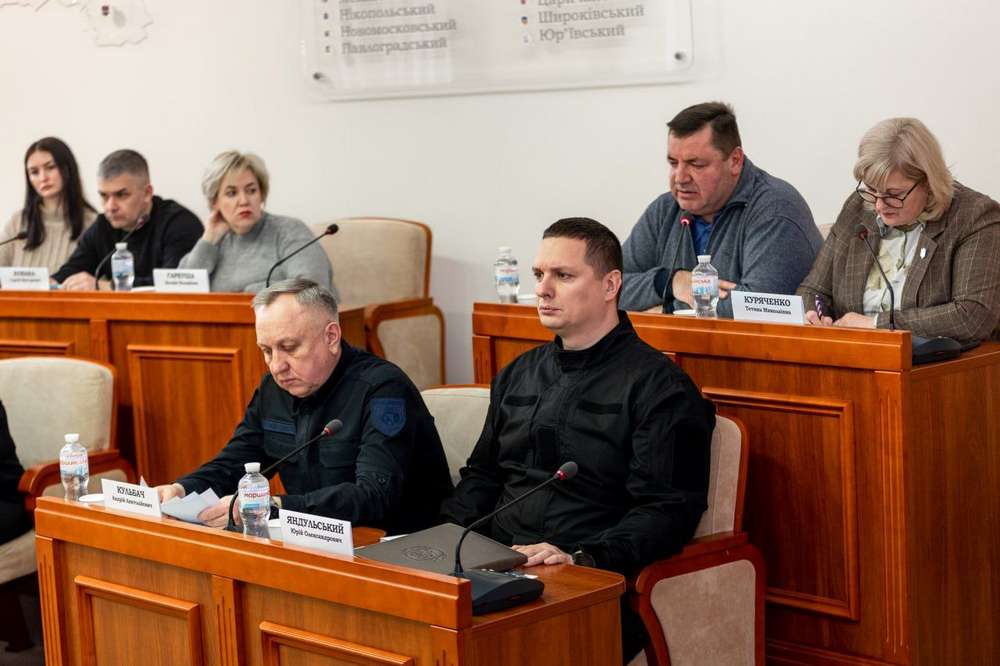 Гучномовці, додаткові наряди, генератори: з приводу похолодання на Дніпропетровщині зібралася Рада оборони