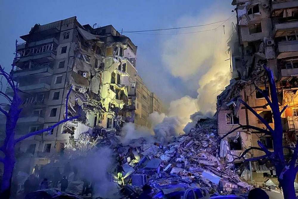 Сьогодні річниця удару по багатоповерхівці у Дніпрі: тоді загинули 40 дорослих і 6 дітей