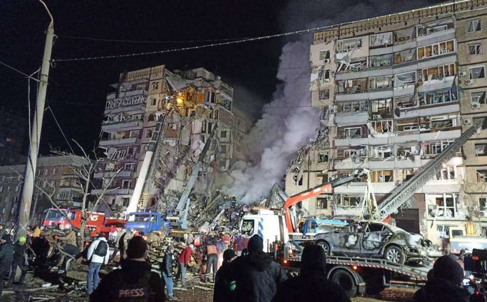 Сьогодні річниця удару по багатоповерхівці у Дніпрі: тоді загинули 40 дорослих і 6 дітей