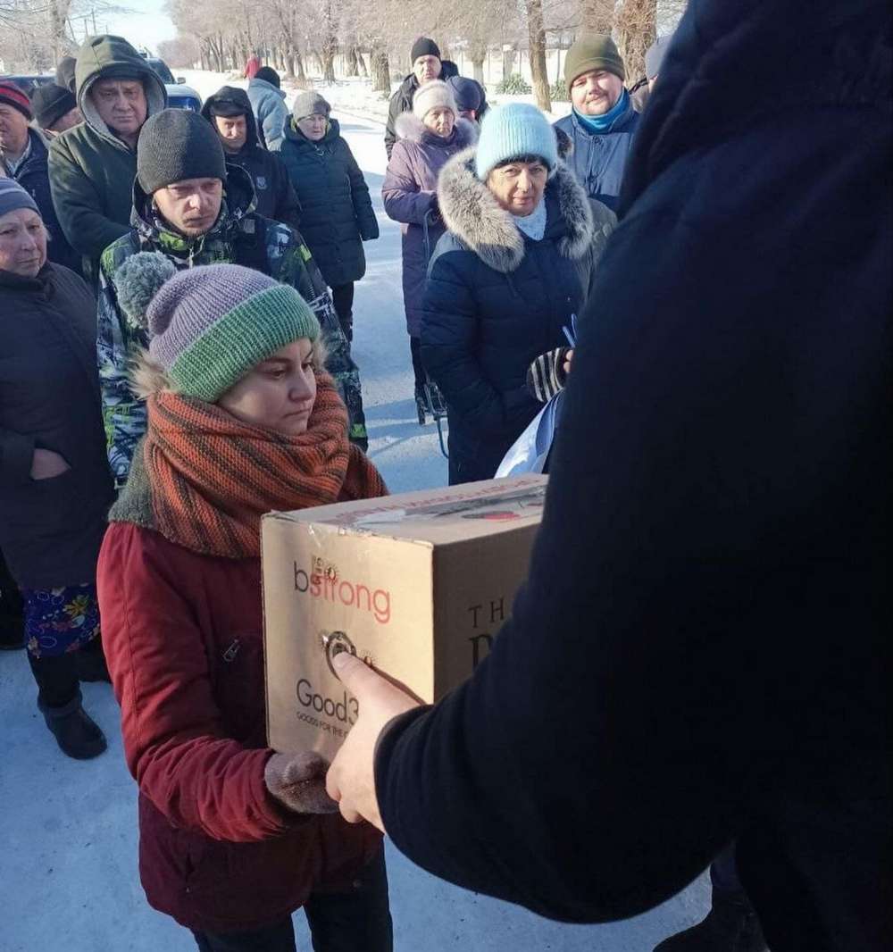 Продукти, дрова, труби: яку гуманітарну допомогу отримали мешканці НІкопольщини на цьому тижні (фото)