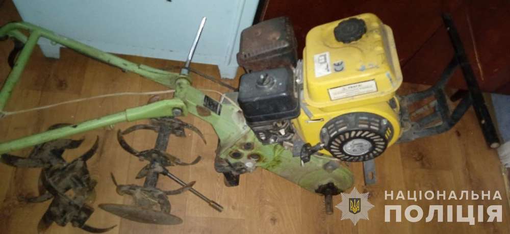 На Нікопольщині злодії викрадали речі з будинку пенсіонерки: фото