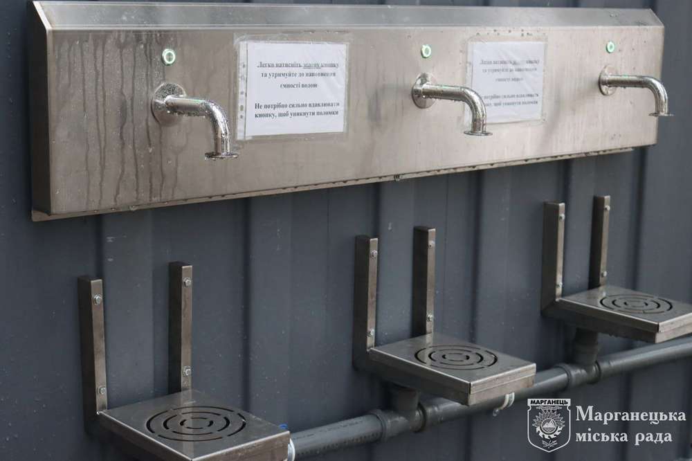 У Марганці почали працювати дві нові очисні станції: де тепер можна набрати воду