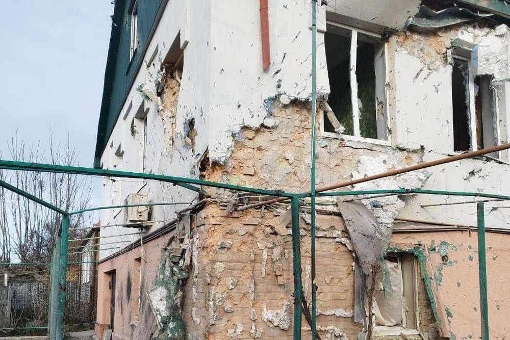 Понівечено 30 будинків, дивом вціліли люди: поліція про обстріли Нікополя і району