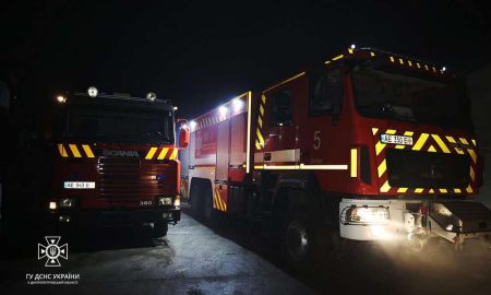 Масштабна пожежа у Дніпрі: вночі горіли складські приміщення (фото, відео)
