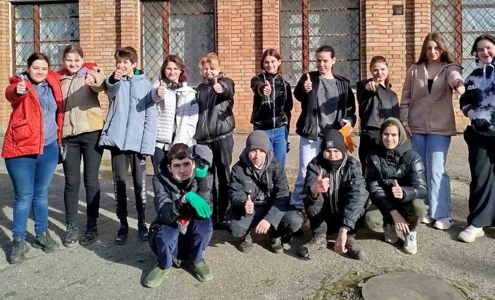 Школярі Марганця долучилися до благодійного проекту «Квіти Перемоги»