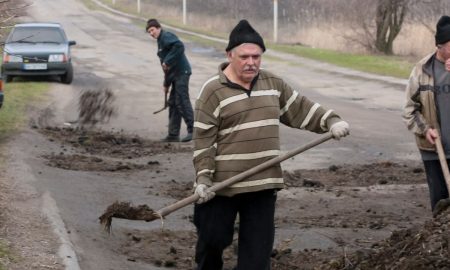 У Червоногригорівській громаді люди самостійно ремонтують дороги (фото)