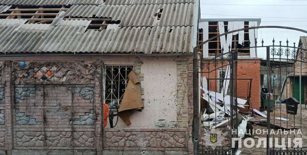 Понівечено 30 будинків, дивом вціліли люди: поліція про обстріли Нікополя і району