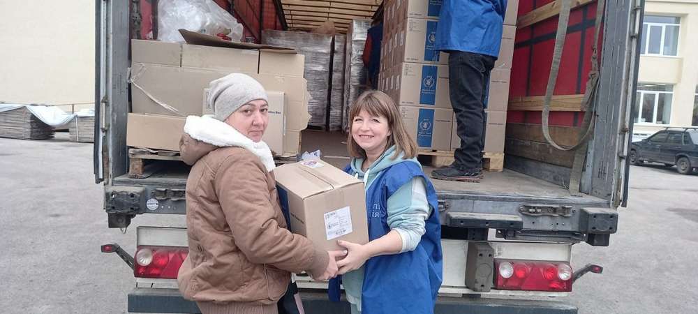 Будматеріали і продукти: яку гуманітарну допомогу на Нікопольщині видавали цього тижня