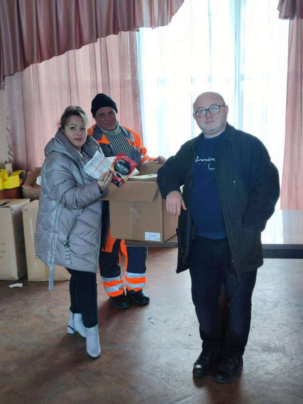 Будматеріали і продукти: яку гуманітарну допомогу на Нікопольщині видавали цього тижня