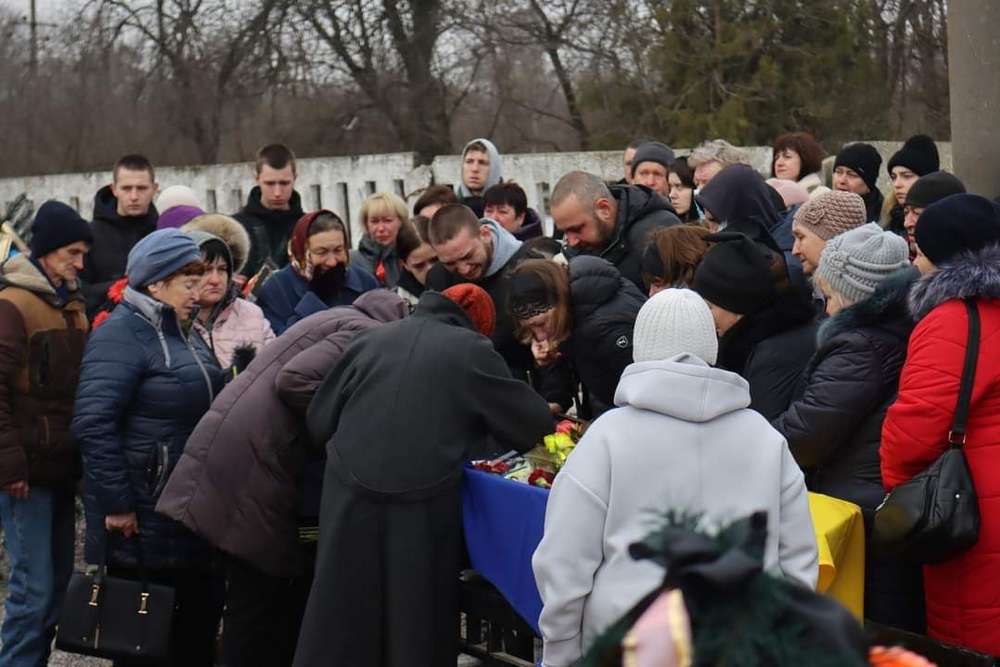 У Марганці 15 лютого провели в останню путь 22-річного Героя (фото)