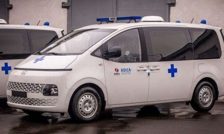 «Щоб вчасно доправляти поранених до лікарні»: медзаклад на Дніпропетровщині отримав дві «швидкі»