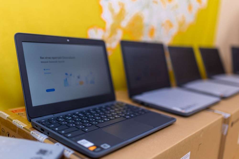 Ще понад 1,7 тисяч ноутбуків отримали школи Дніпропетровщини (фото)