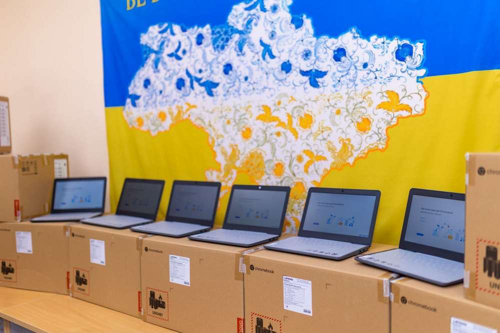 Ще понад 1,7 тисяч ноутбуків отримали школи Дніпропетровщини (фото)