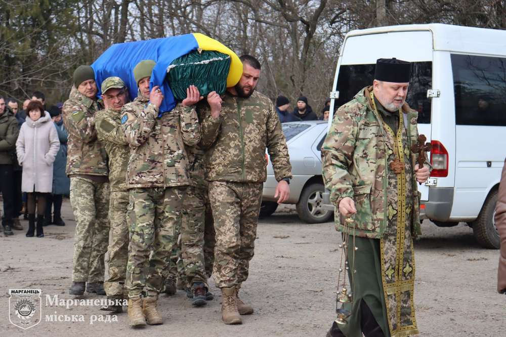 Він загинув за Україну: у Марганці 22 лютого провели в останню путь Захисника (фото)