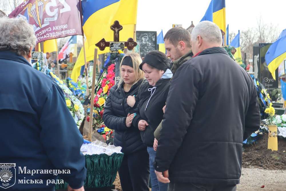 Він загинув за Україну: у Марганці 22 лютого провели в останню путь Захисника (фото)