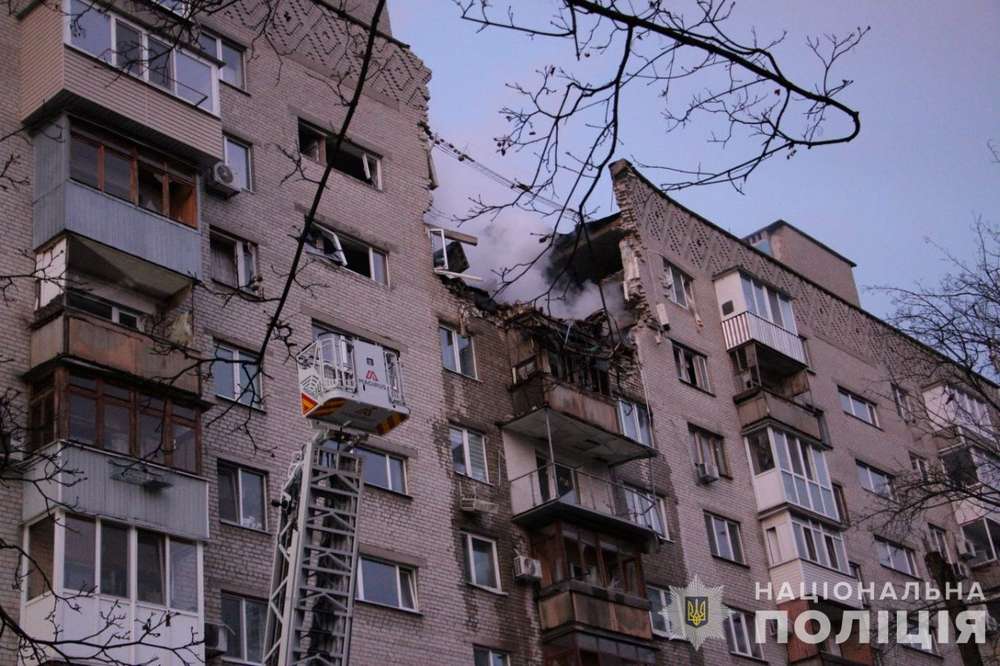 Вщент зруйновано три квартири: подробиці про удар по багатоповерхівці у Дніпрі від поліції (фото)