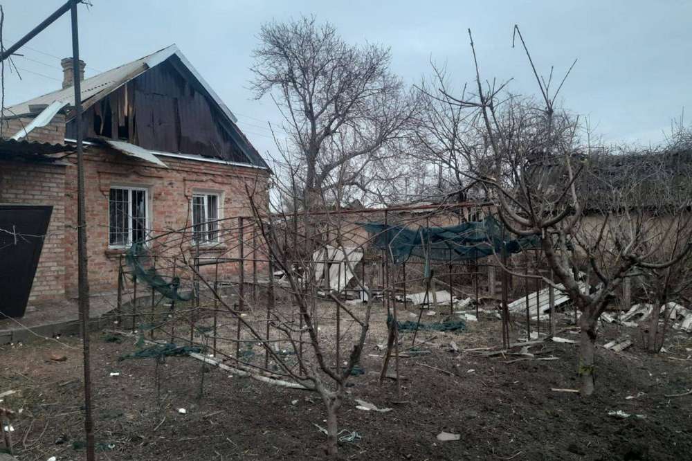 Понівечено будинки і лінії електропередач: наслідки обстрілів Нікополя 24 лютого (фото)