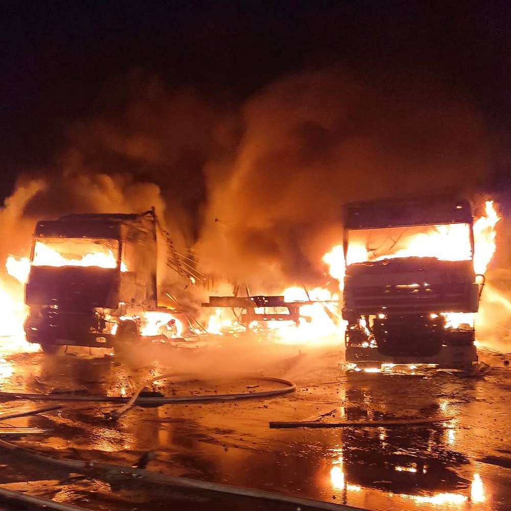 У Нікополі горіли вантажівки, у Дніпрі четверо поранених – важка ніч 26 лютого на Дніпропетровщині