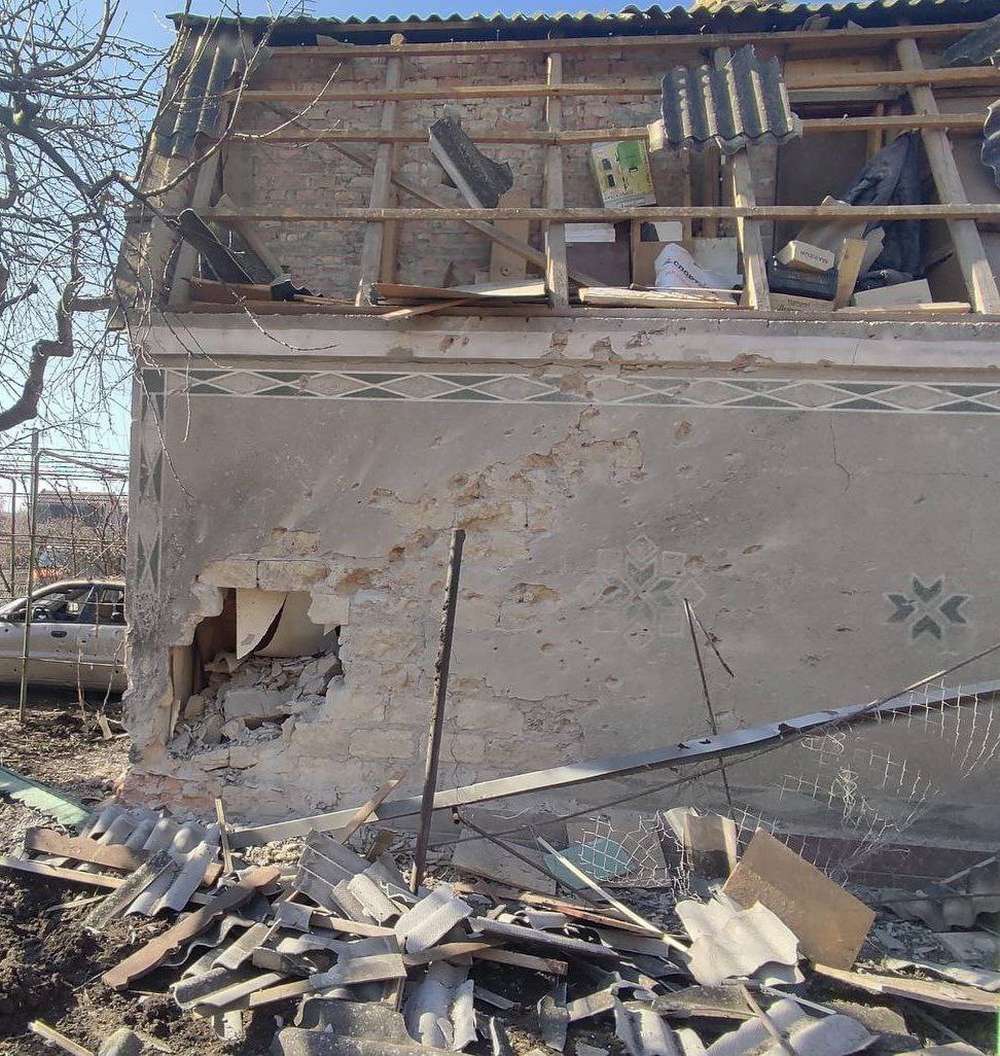 Ворог обстріляв три громади Нікопольщини 29 лютого: є поранений і руйнування