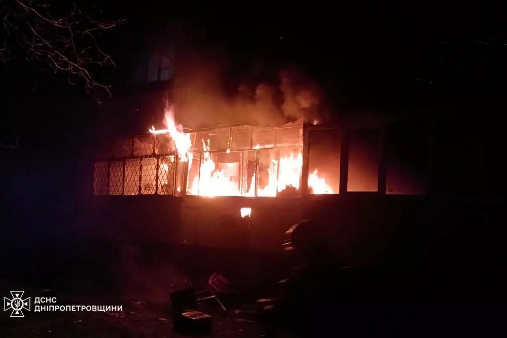 Вогонь поширився на сусідні балкони: у Марганці горіла квартира (фото)