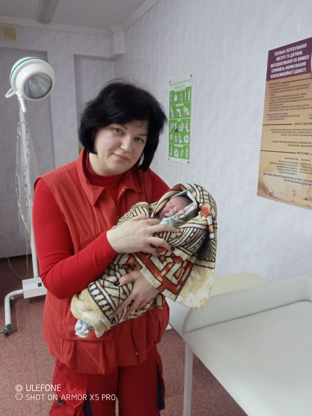 Мати ігнорувала передвісники пологів: на Дніпропетровщині медики «швидкої» допомогли народитися дівчинці