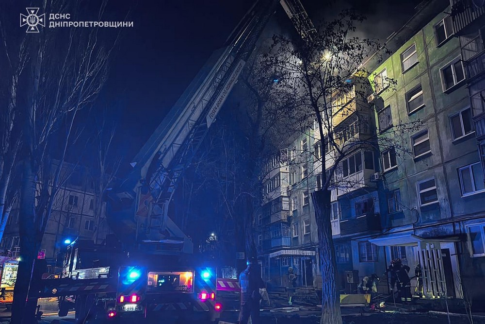 У Кривому Розі врятували 28 мешканців багатоповерхівки, на дах якої впав уламок дрону