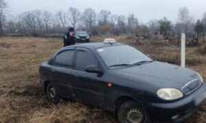 Вирішив їхати без водія: на Дніпропетровщині 21-річний молодик викрав таксі