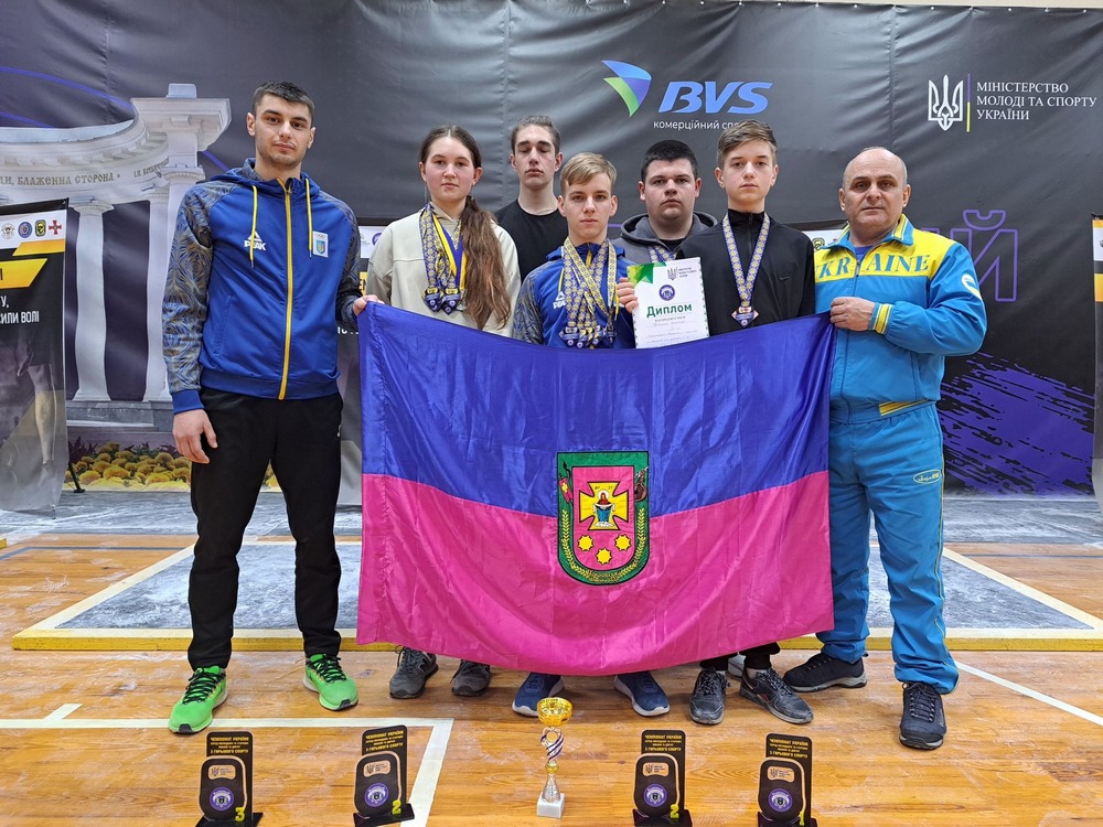 Гирьовики з Нікопольщини здобули медалі на всеукраїнських змаганнях (фото)