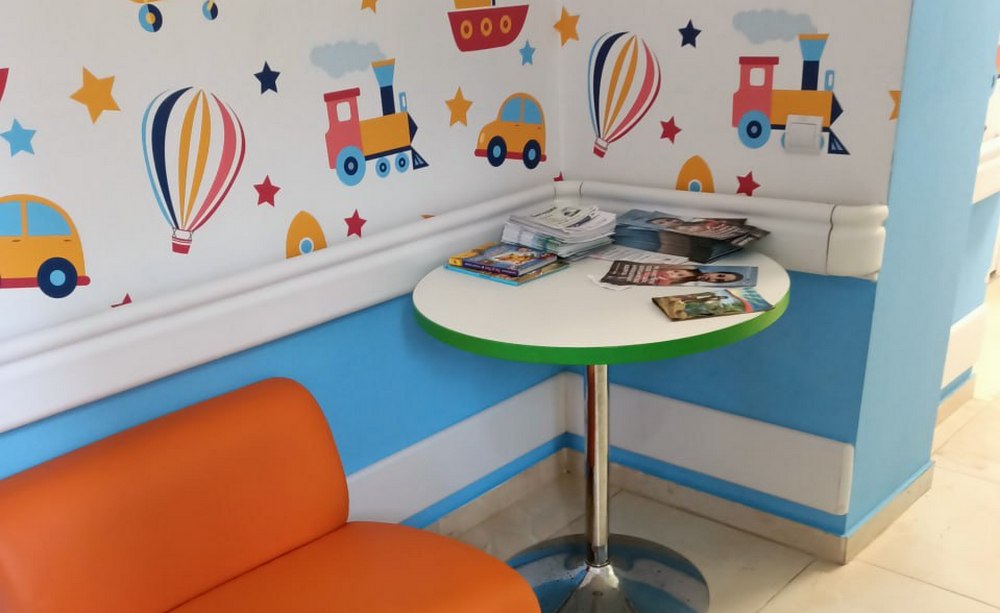 Нікопольська дитяча лікарня отримала меблі від Приват Банка (фото)