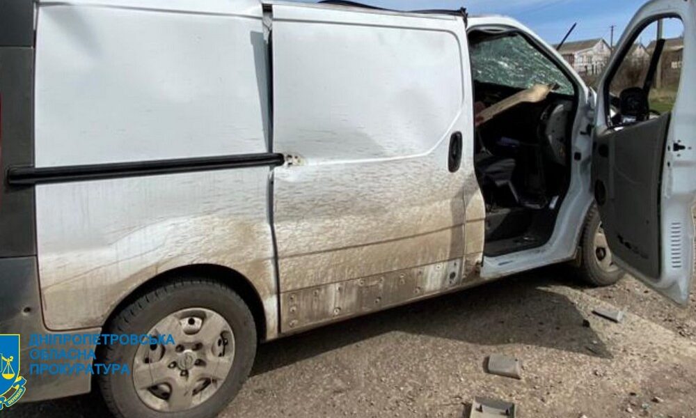 На момент удару перебували в авто: на Нікопольщині прокуратура розслідує смертельний обстріл