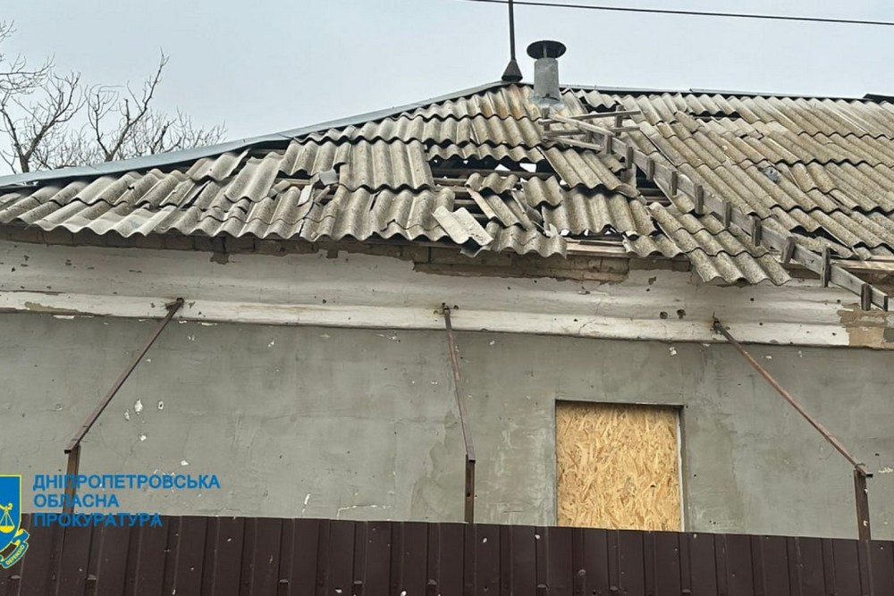 Поранені жінки, понівечені будинки і кафе: прокуратура про наслідки обстрілів Нікопольщини 2 березня