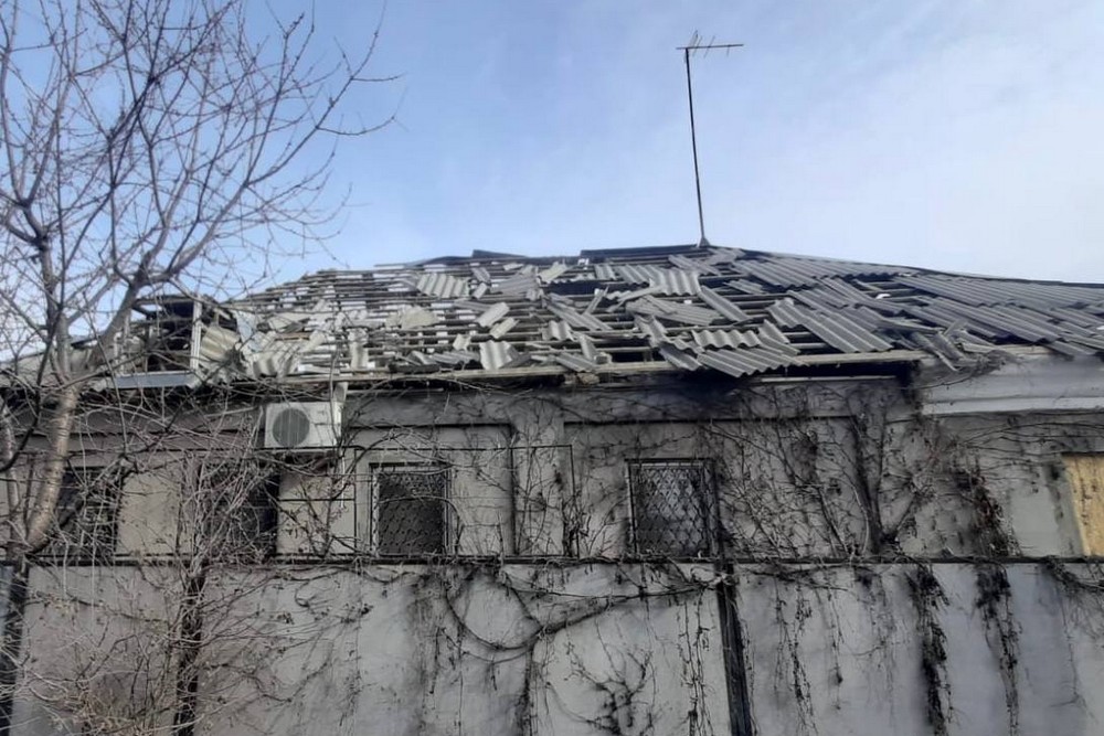 Понівечено будинки і вантажівки: про наслідки обстрілів Нікополя 3 березня розповів Олександр Саюк