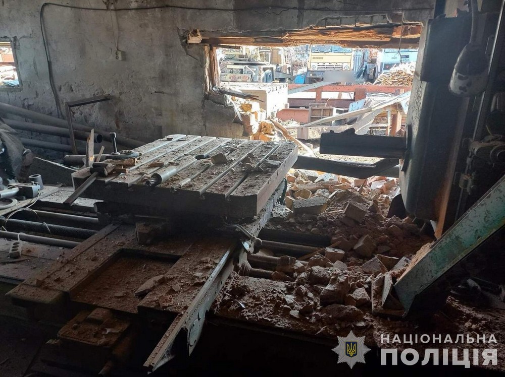 Артилерія, дрони та РСЗВ били по Нікопольщині – поліція розповіла про наслідки атак