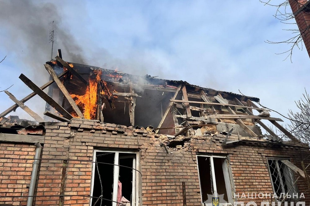 Постраждала жінка, зруйнований гіпермаркет – поліція про наслідки обстрілів Нікополя і Марганецької громади