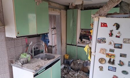 Побило будинки й адмінбудівлю, виникла пожежа: багатостраждальний Нікополь сьогодні атакували (фото)