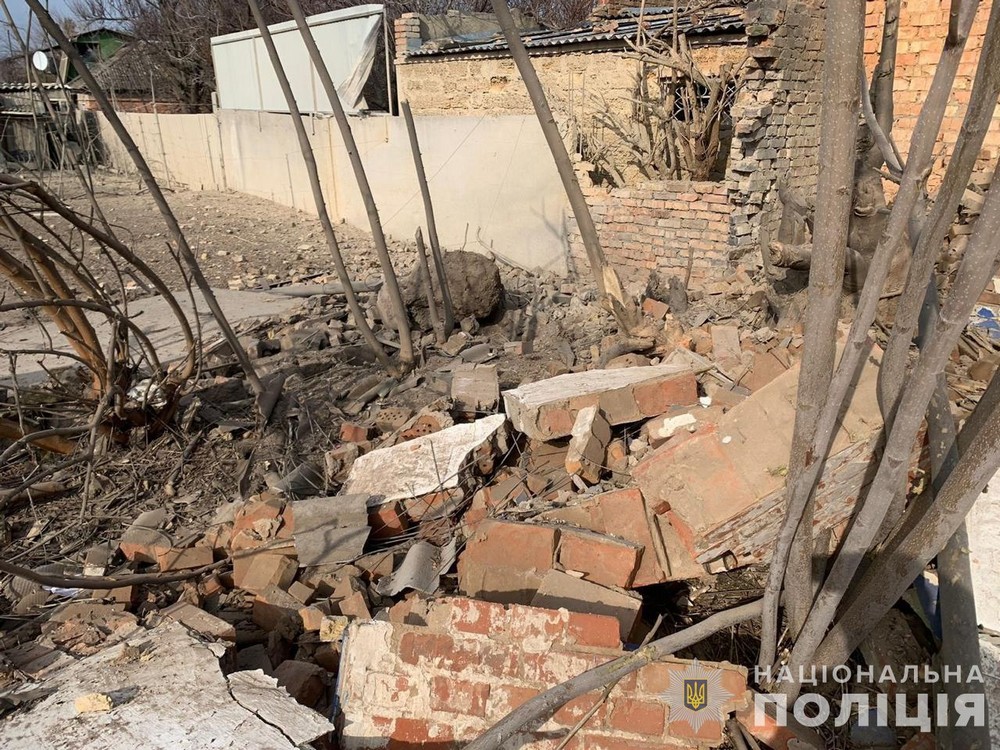 Знову вибухи та звуки артилерії: поліція розповіла про наслідки обстрілів Нікопольщини