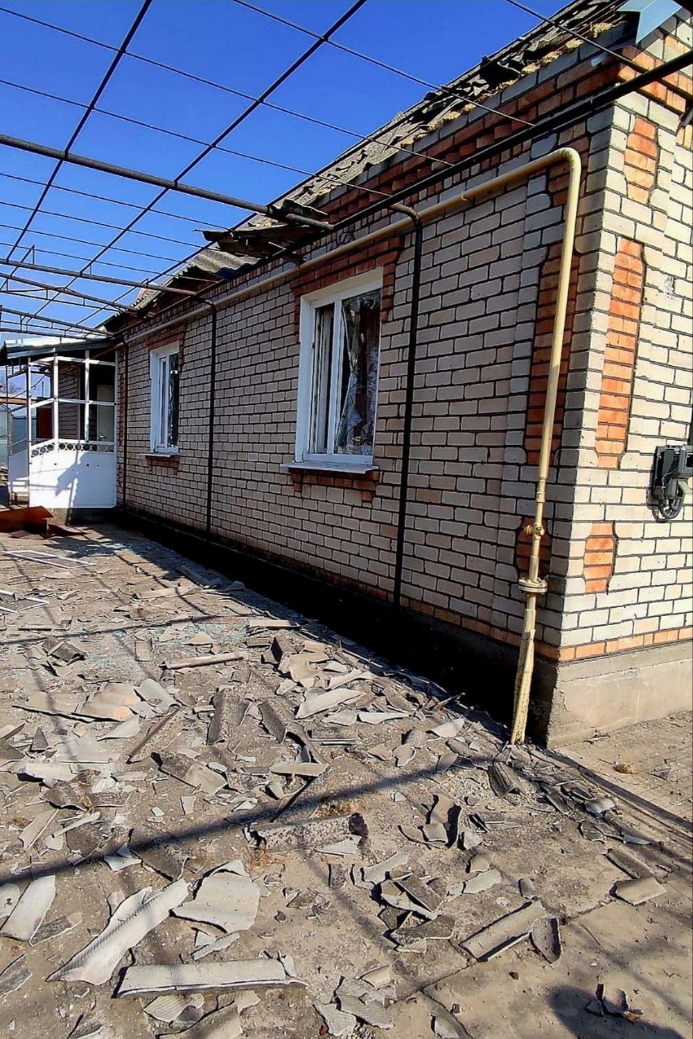 На Нікопольщині постраждала 23-річна дівчина: ворог 8 разів обстріляв район