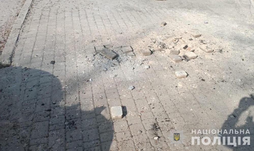 Щодня ворог безжально знищує Нікопольщину: фото наслідків обстрілів 10 березня від поліції