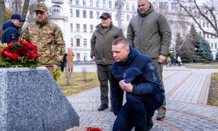 Звідси перші добровольці Дніпропетровщини вирушали на фронт 10 років тому: у Дніпрі вшанували пам’ять Героїв