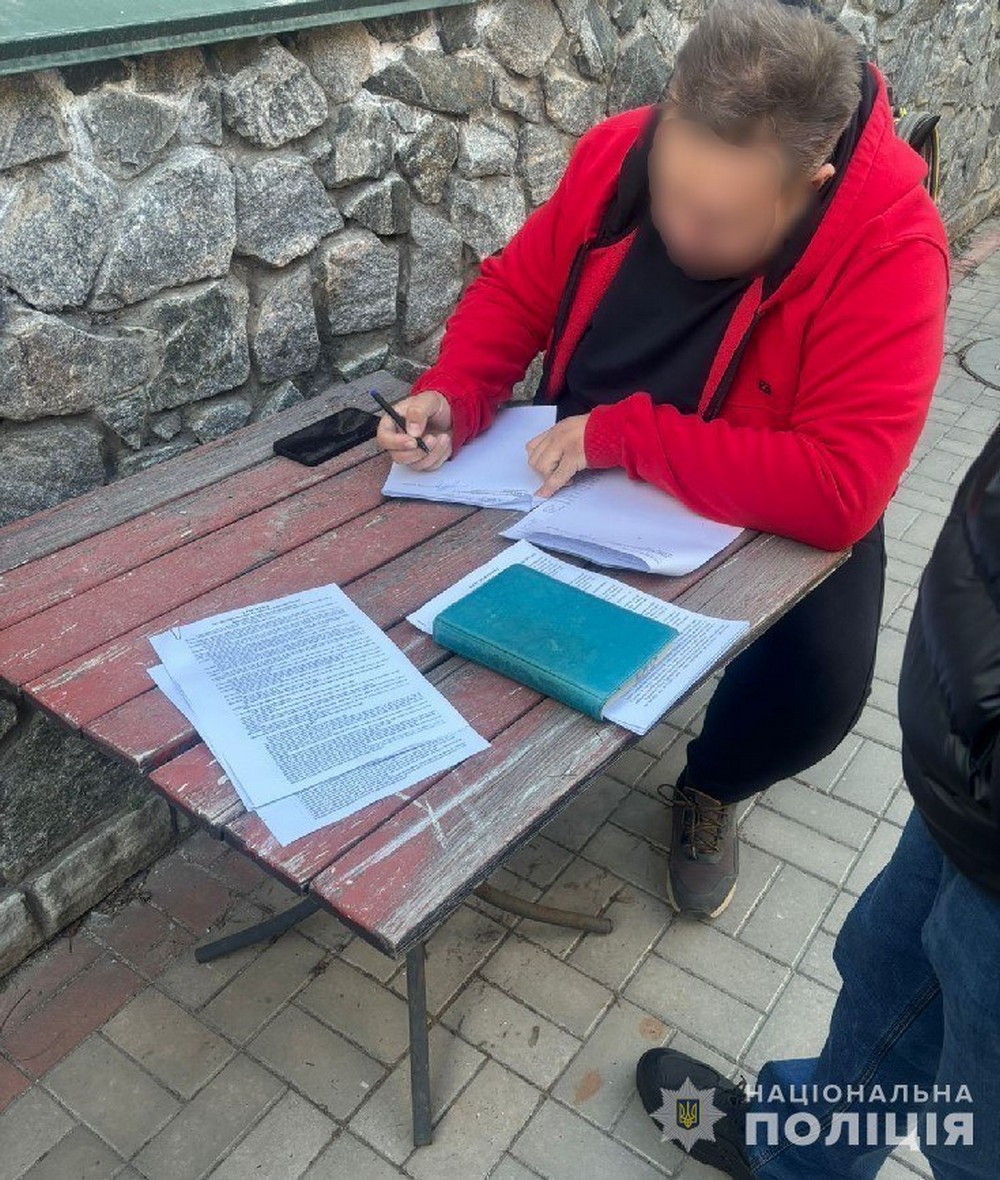 «Супроводжую дружину з інвалідністю»: на Дніпропетровщині викрили масштабну схему з перетину кордону