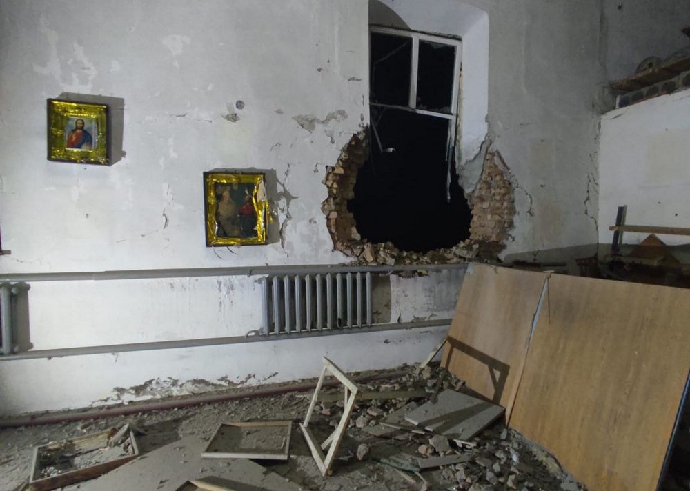 Понівечено церкву і будинки: ворог знову обстріляв Нікополь і район вночі 21 березня