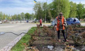 Весна: у Покрові комунальники впорядковують місто (фото)
